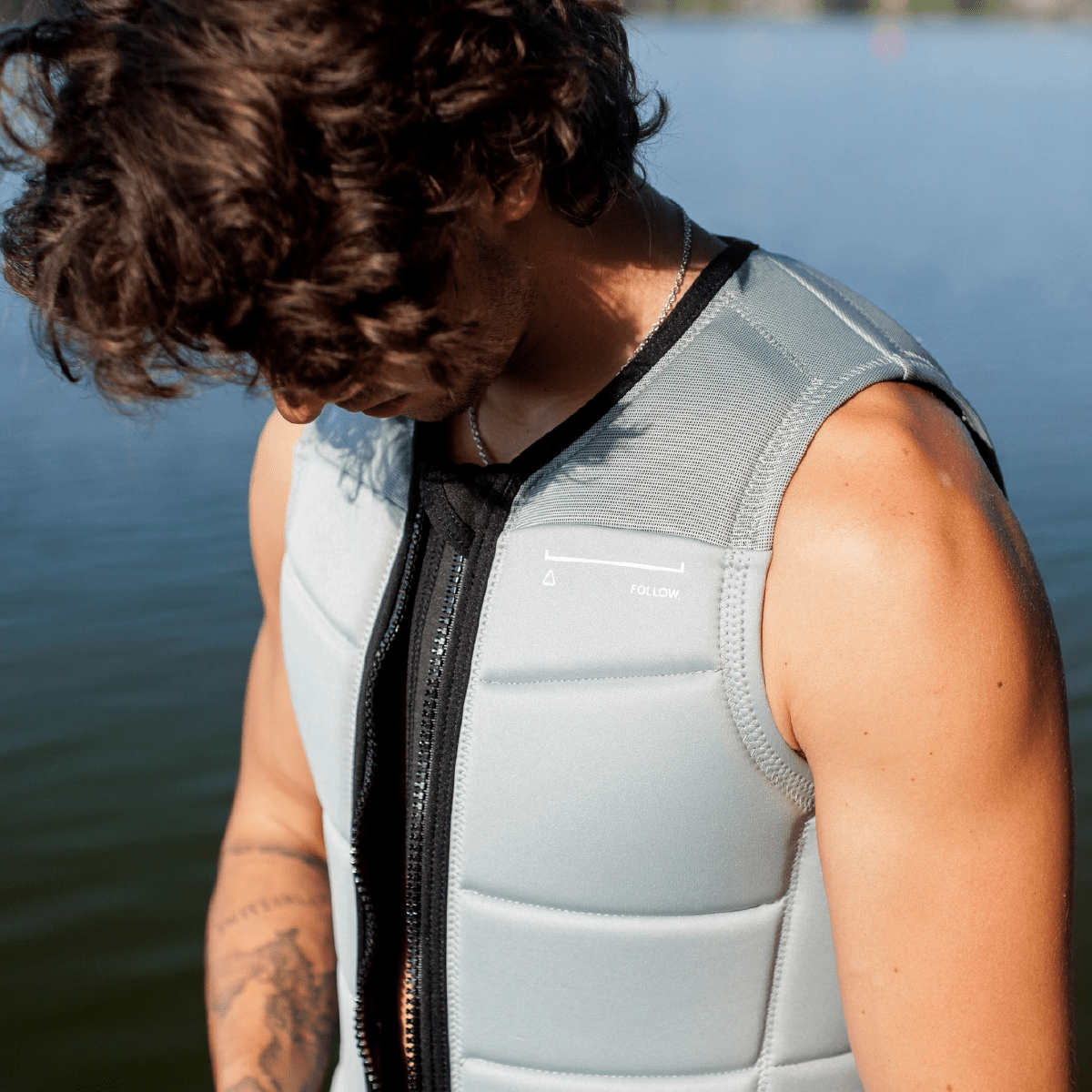 Follow Section Comp Wake Vest in Stone
