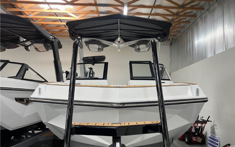 Nautique G25 with Telescoping Tower Cinch Cover
