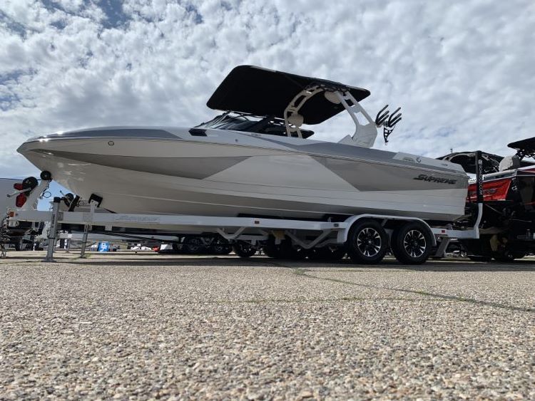 Supreme S240 bimini
