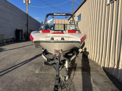 MasterCraft X46 With ZFT4 Tower Cinch Cover