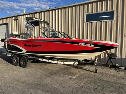 MasterCraft X46 With ZFT4 Tower Cinch Cover