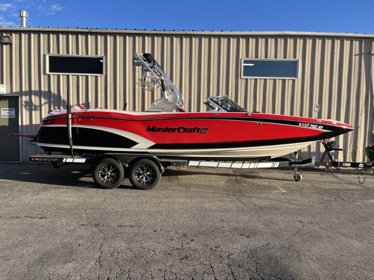 MasterCraft X46 With ZFT4 Tower Cinch Cover