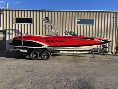 MasterCraft X46 With ZFT4 Tower Cinch Cover
