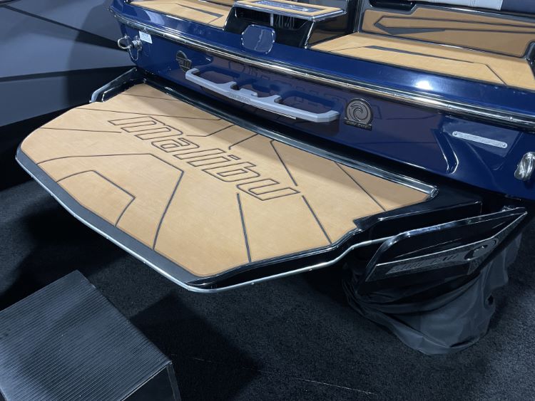 Malibu 21LX no step Swim Platform Cover