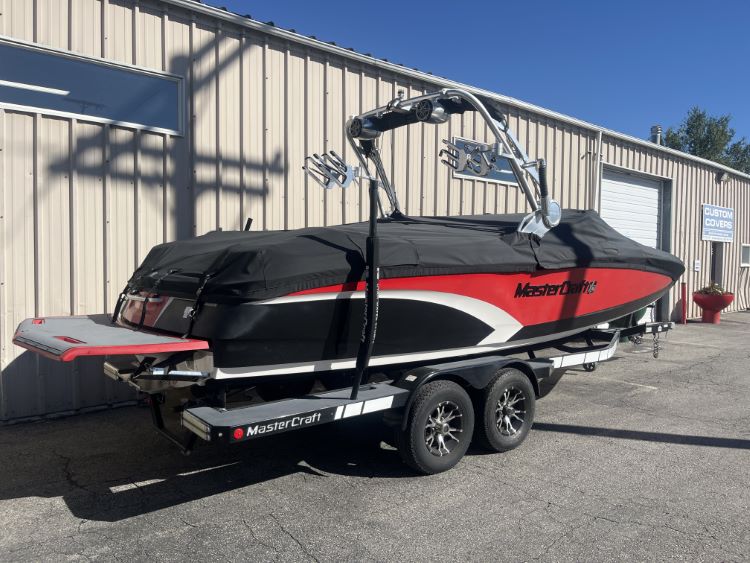 MasterCraft X46 With ZFT4 Tower Cinch Cover