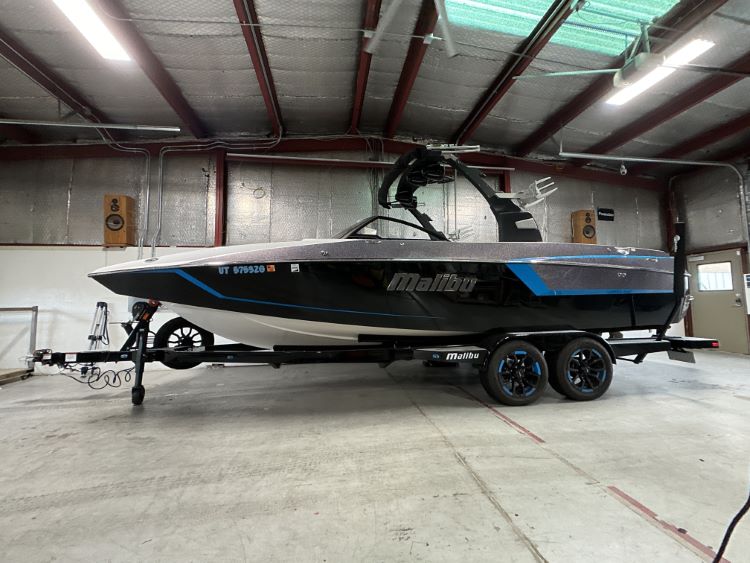 Malibu 24 MXZ Cinch Cover