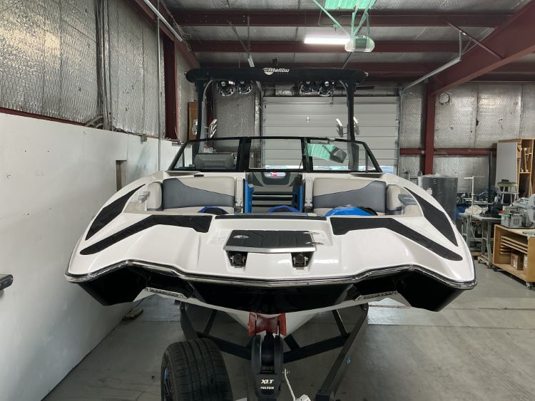 Malibu 24 MXZ Cinch Cover