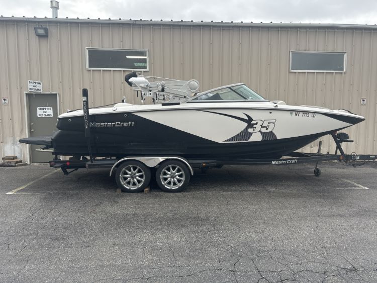 MasterCraft X35 with ZFT5 Tower and factory bimini TD Ratchet Cover