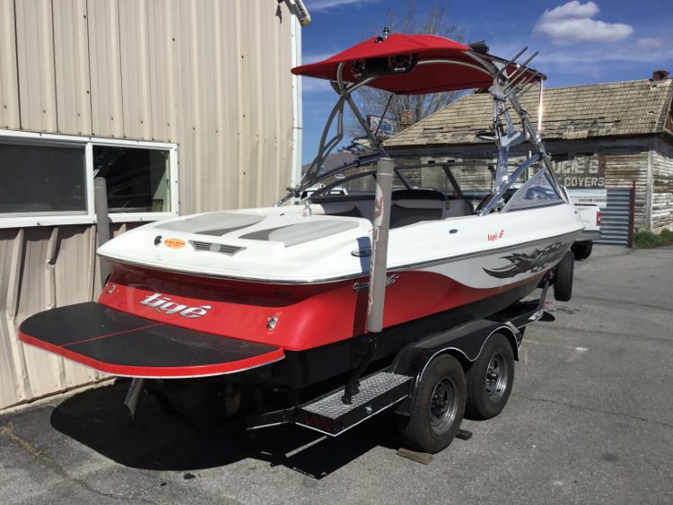 Tige with E-series Tower Folding Canopy Top