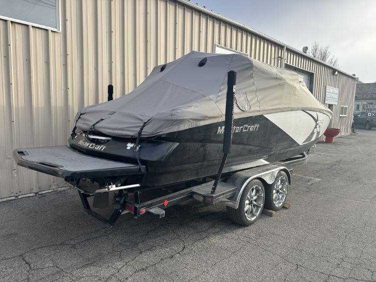 MasterCraft X35 with ZFT5 Tower and factory bimini TD Ratchet Cover