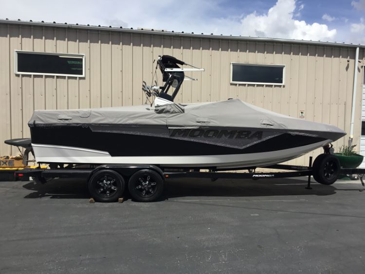 2019 Moomba Makai cinch cover with Pro Edge Tower
