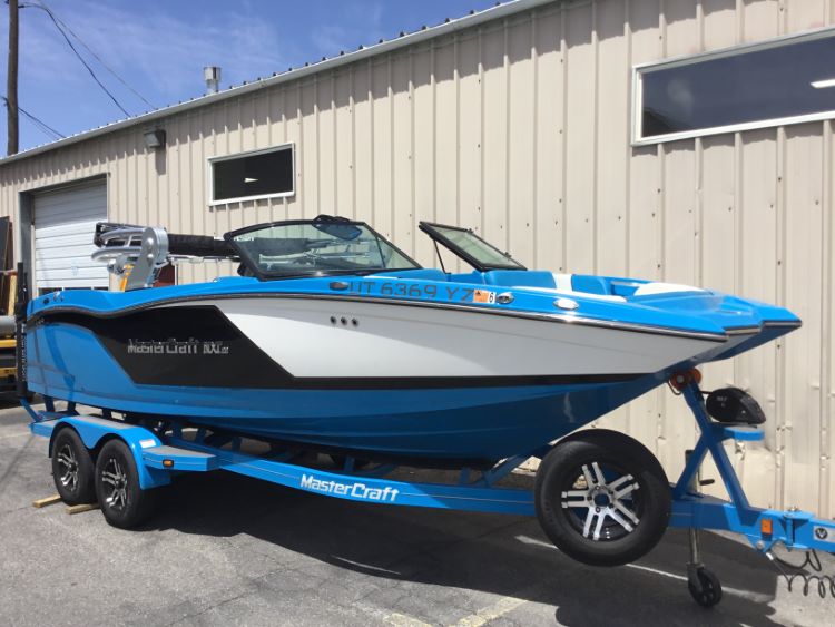 MasterCraft NXT22 with ZFT2 Tower Double Up storage Cover