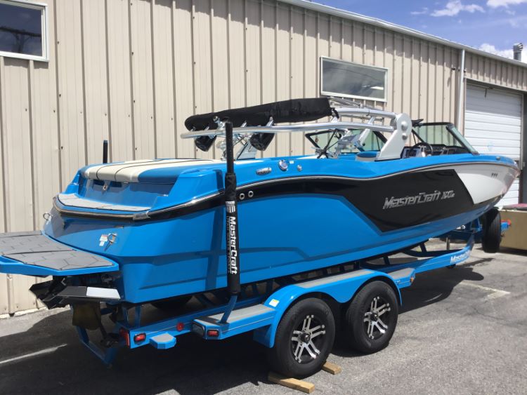MasterCraft NXT22 with ZFT2 Tower Double Up storage Cover