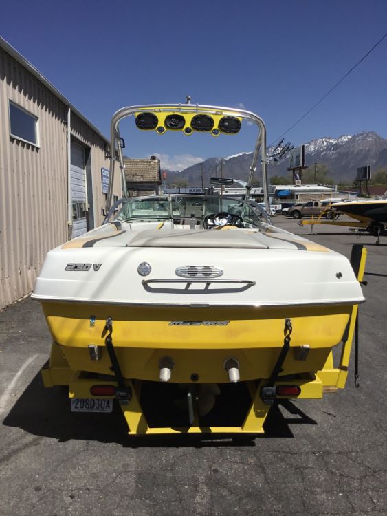 MB 230 V with Pro Flight Tower Cinch Cover
