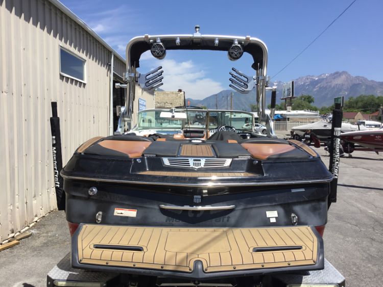 MasterCraft X30 with ZFT4 Tower Double Up Storage Cover