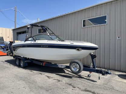 Malibu 25 LSV Sunscape with Skylon Swoop Tower