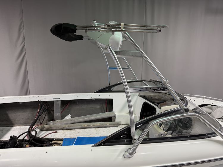 Malibu Wakesetter with Skylon Swoop tower Folding Canopy Top