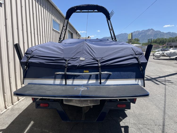 Malibu 25 LSV Sunscape with Skylon Swoop Tower