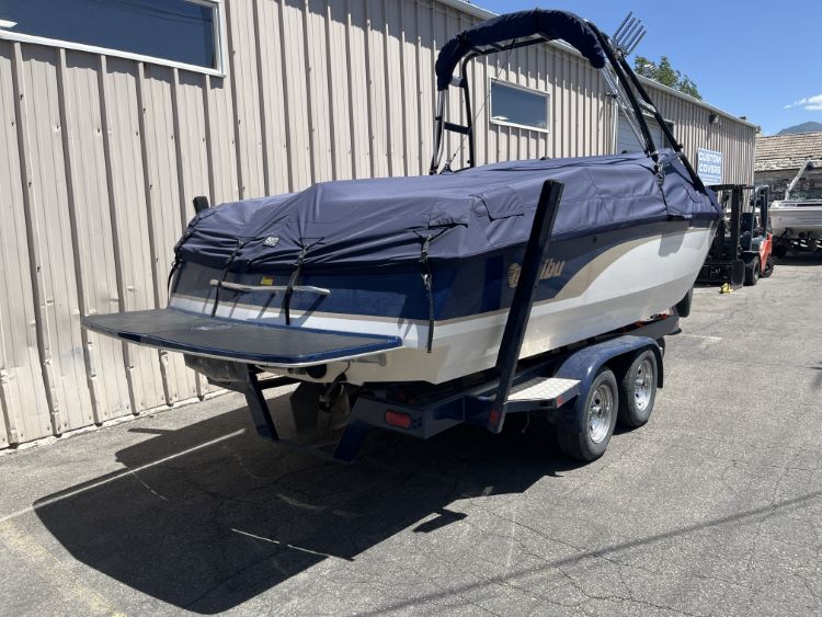Malibu 25 LSV Sunscape with Skylon Swoop Tower