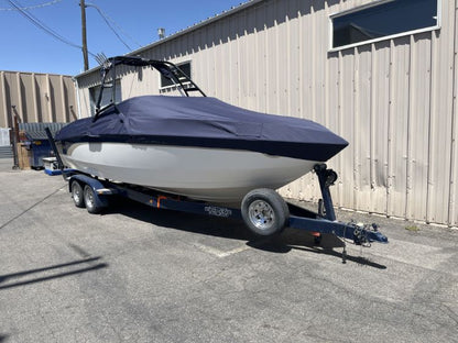 Malibu 25 LSV Sunscape with Skylon Swoop Tower
