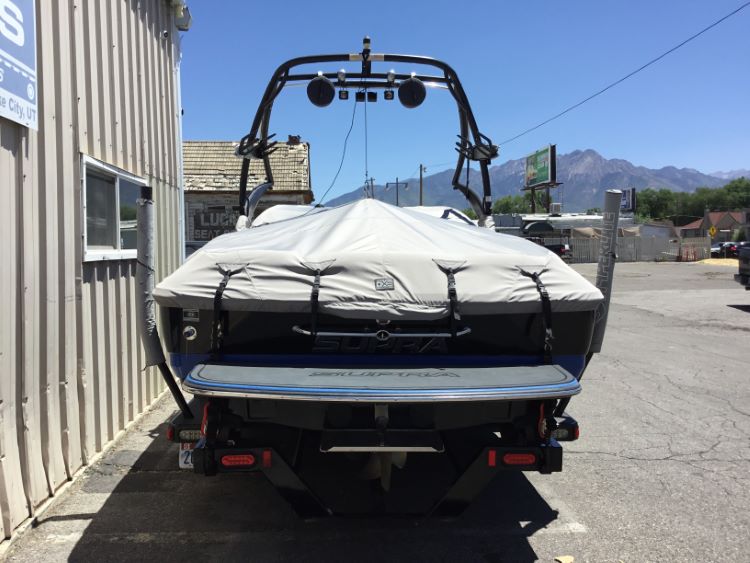 Supra 242 Launch with Progressive Tower Cinch Cover