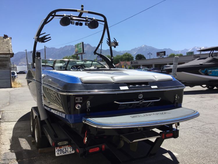 Supra 242 Launch with Progressive Tower Cinch Cover