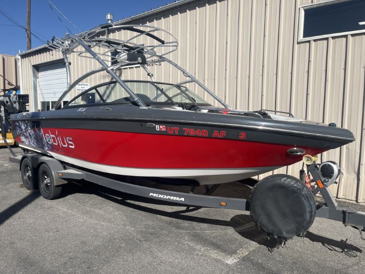 Moomba Mobius XLV with Rad-a-Cage 3 Tower Cinch Cover