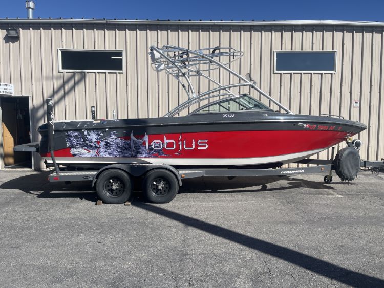 Moomba Mobius XLV with Rad-a-Cage 3 Tower Cinch Cover