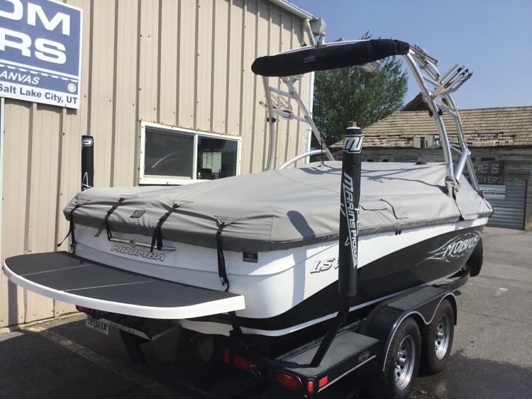 Moomba LSV Mobius with Rat-A-Cage Gen3 Tower Cinch Cover