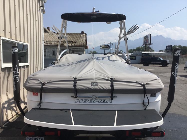 Moomba LSV Mobius with Rat-A-Cage Gen3 Tower Cinch Cover