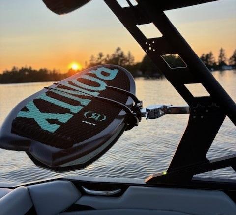 kneeboard rack axis