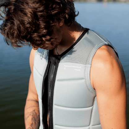 Follow Section Comp Wake Vest in Stone