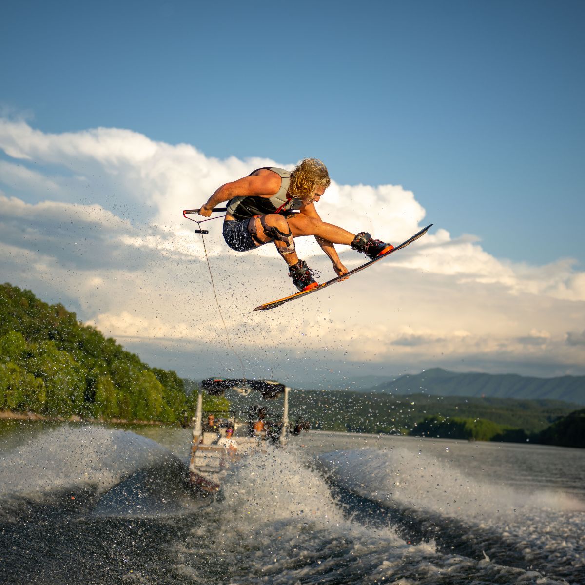 Hyperlite Riot Loaded Wakeboard 2024
